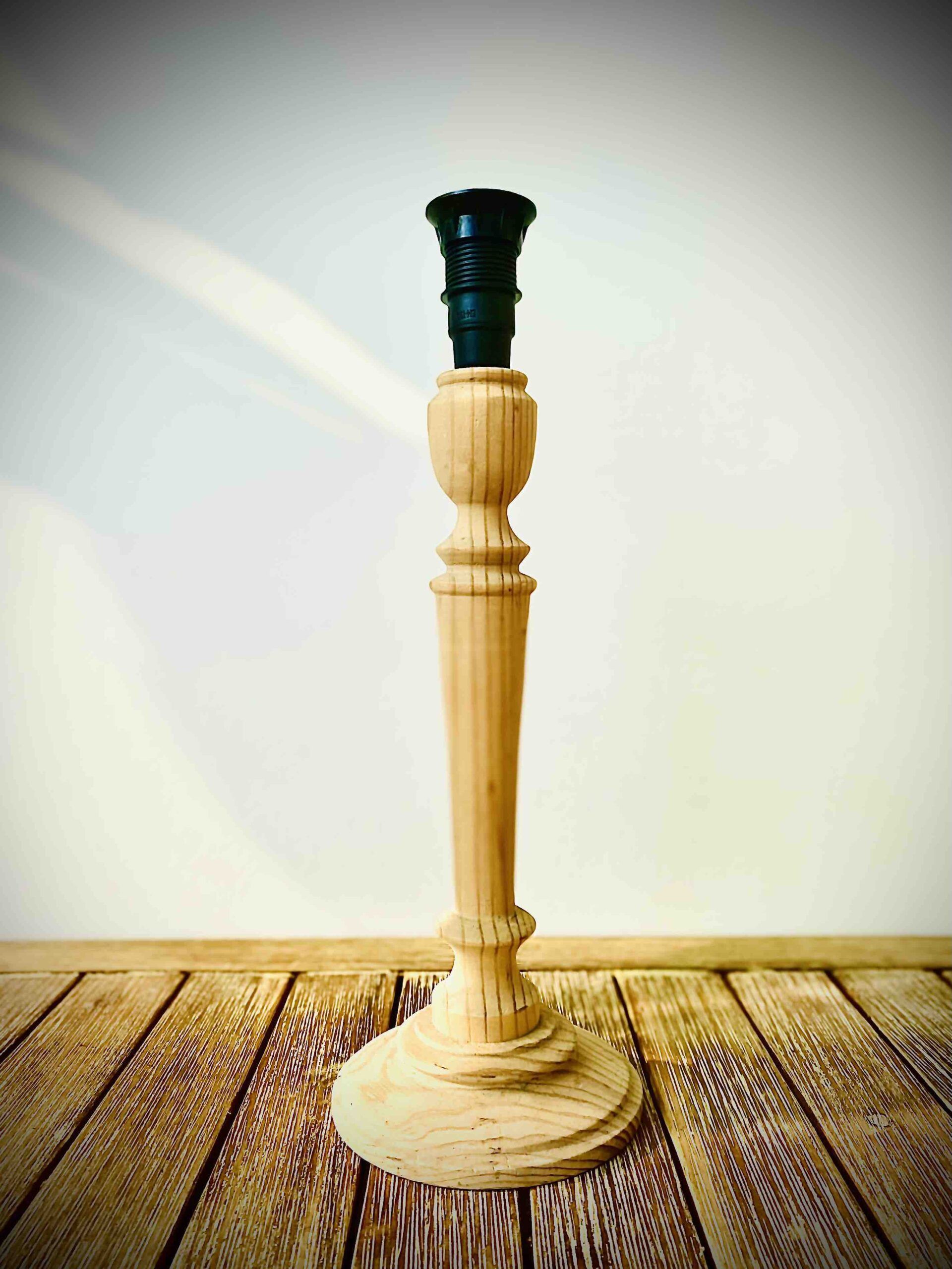 Pies de madera lampara de mesa monsieur lampierre Oh la lampe
