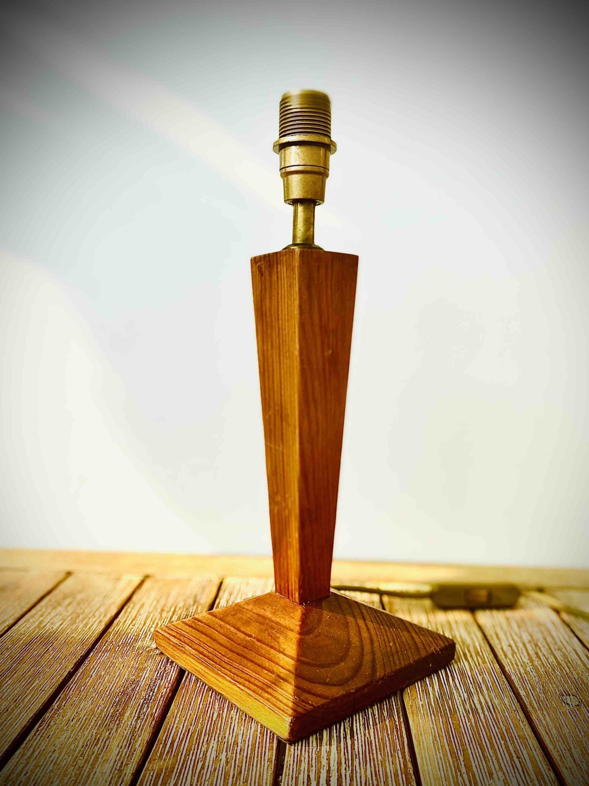 Pies de madera lampara de mesa monsieur lampierre Oh la lampe