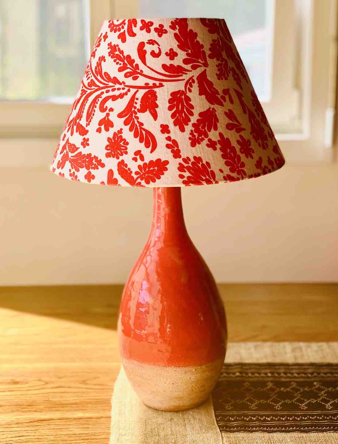 lámpara de mesa con base de cerámica by monsieur lampierre